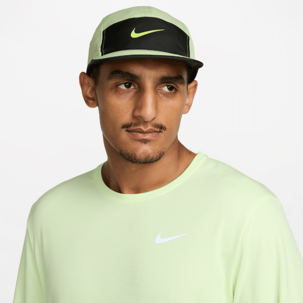 Ustruktureret Nike Dri-FIT Fly-Swoosh-kasket - gul